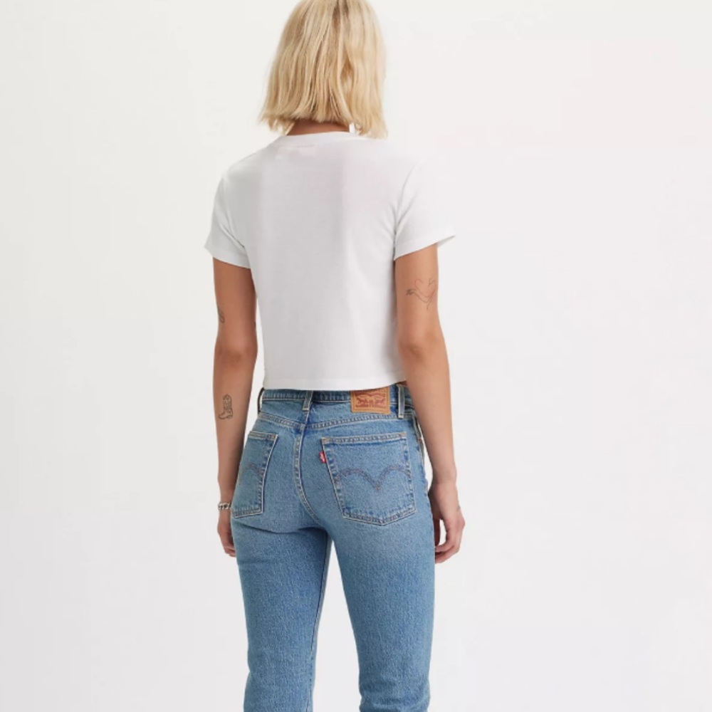 Women’s Levi’s Premium Wedgie Straight Light Wash Jeans 27 x 28